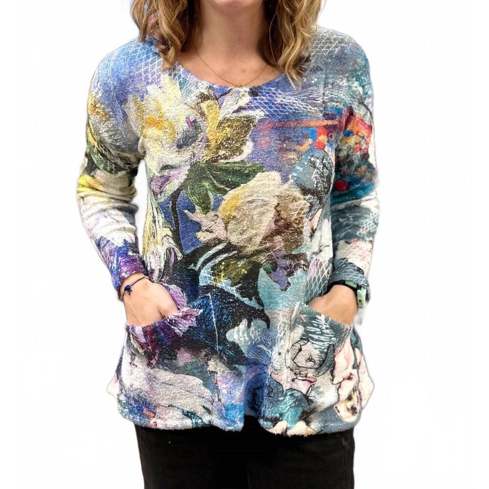 NEW INOAH iris top in blue